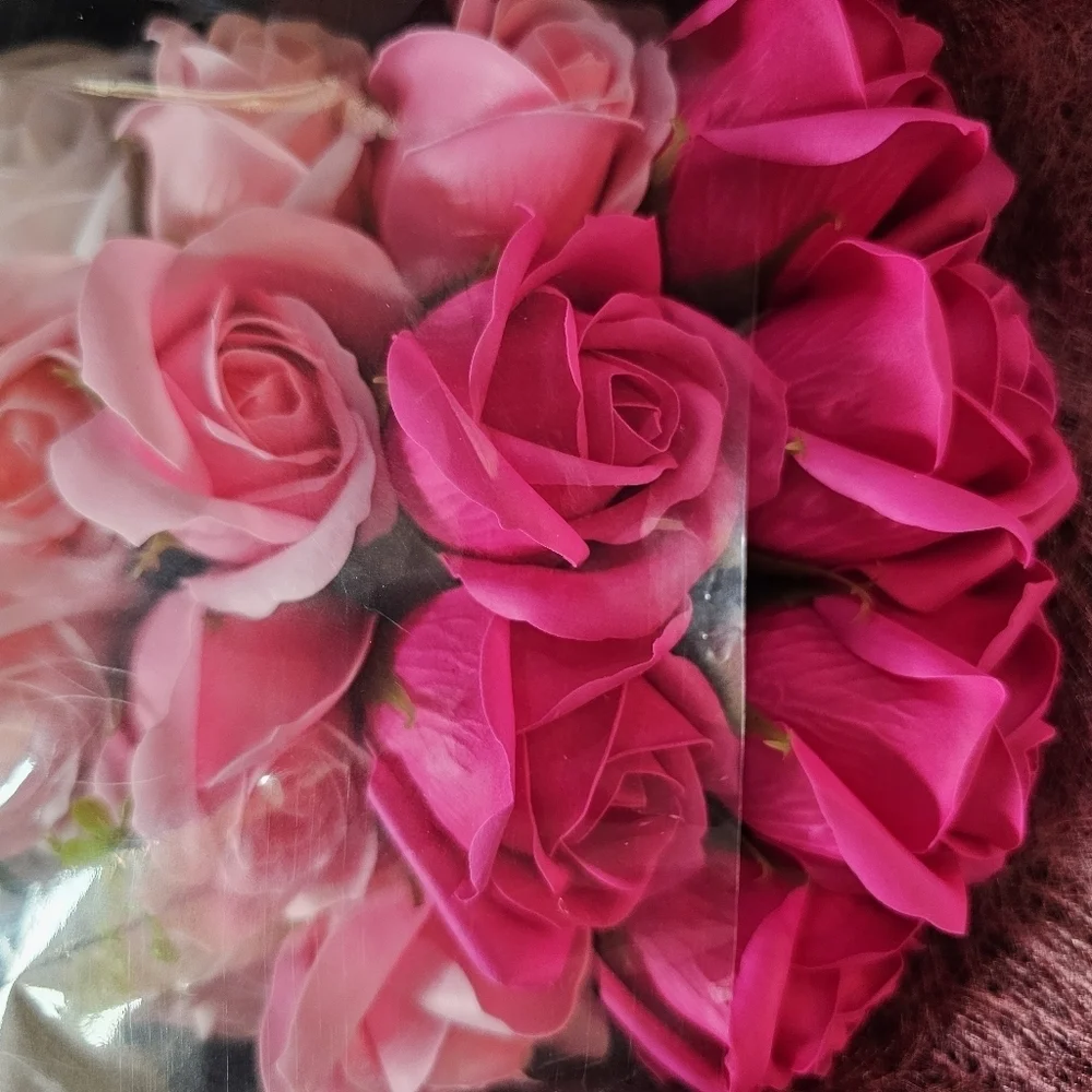 New In BOX! 18 Pcs Eternal Rose Soap Flower Bouquet PINK WHITE RED